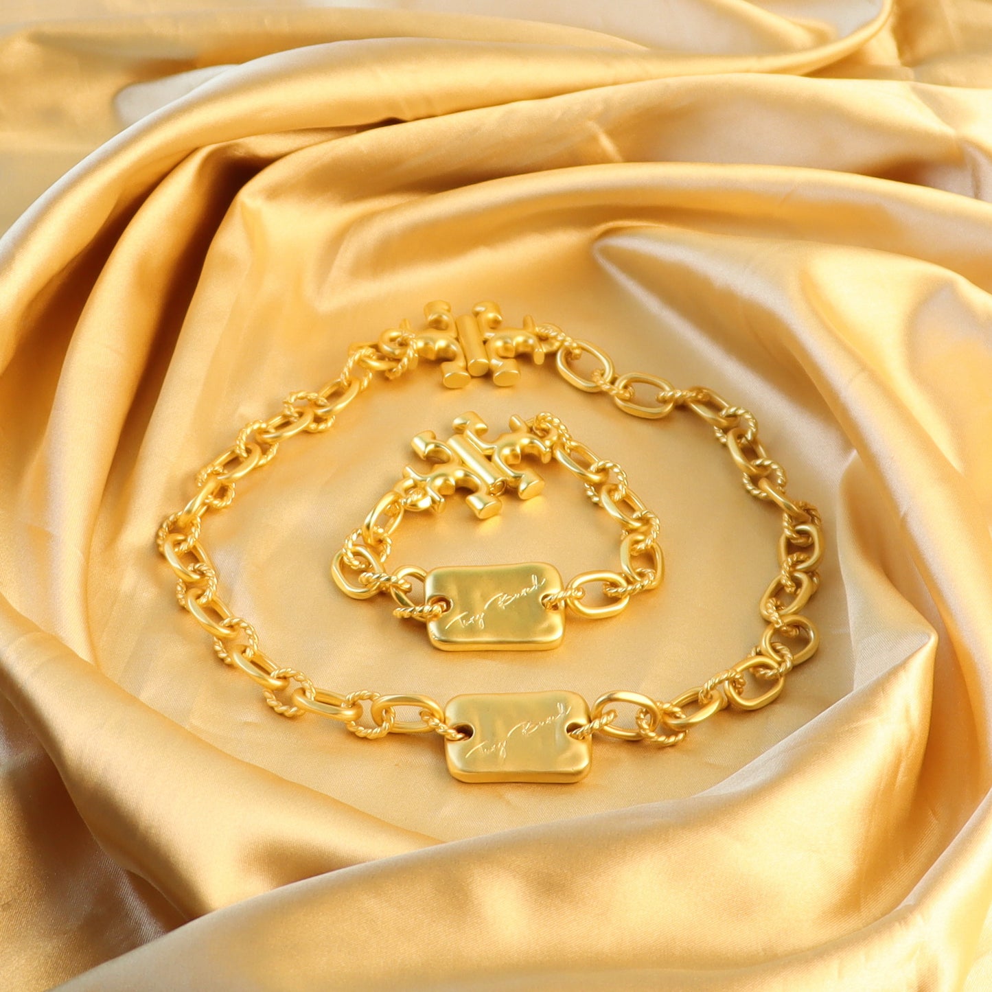 18K Gold Vintage Bracelet Necklace Set